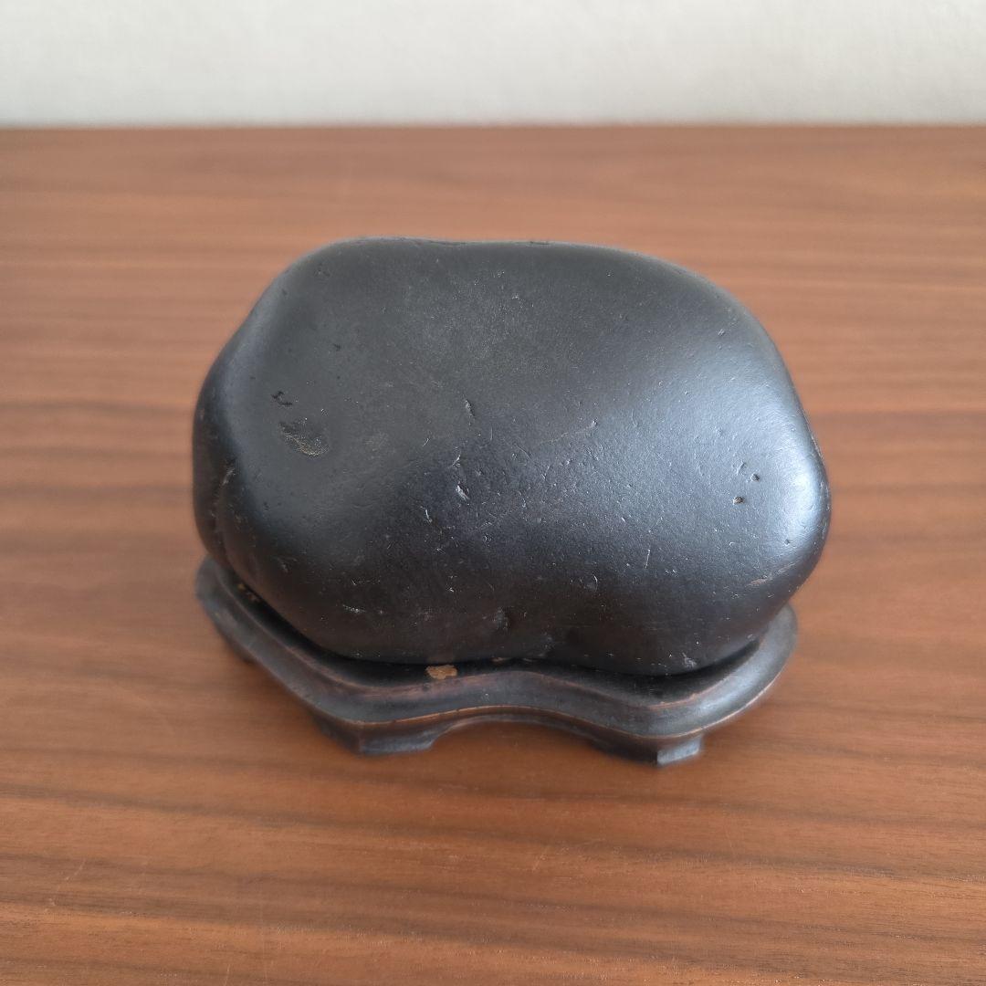 北海道 神居古潭石 黒石 水石 木製台座付き - メルカリ