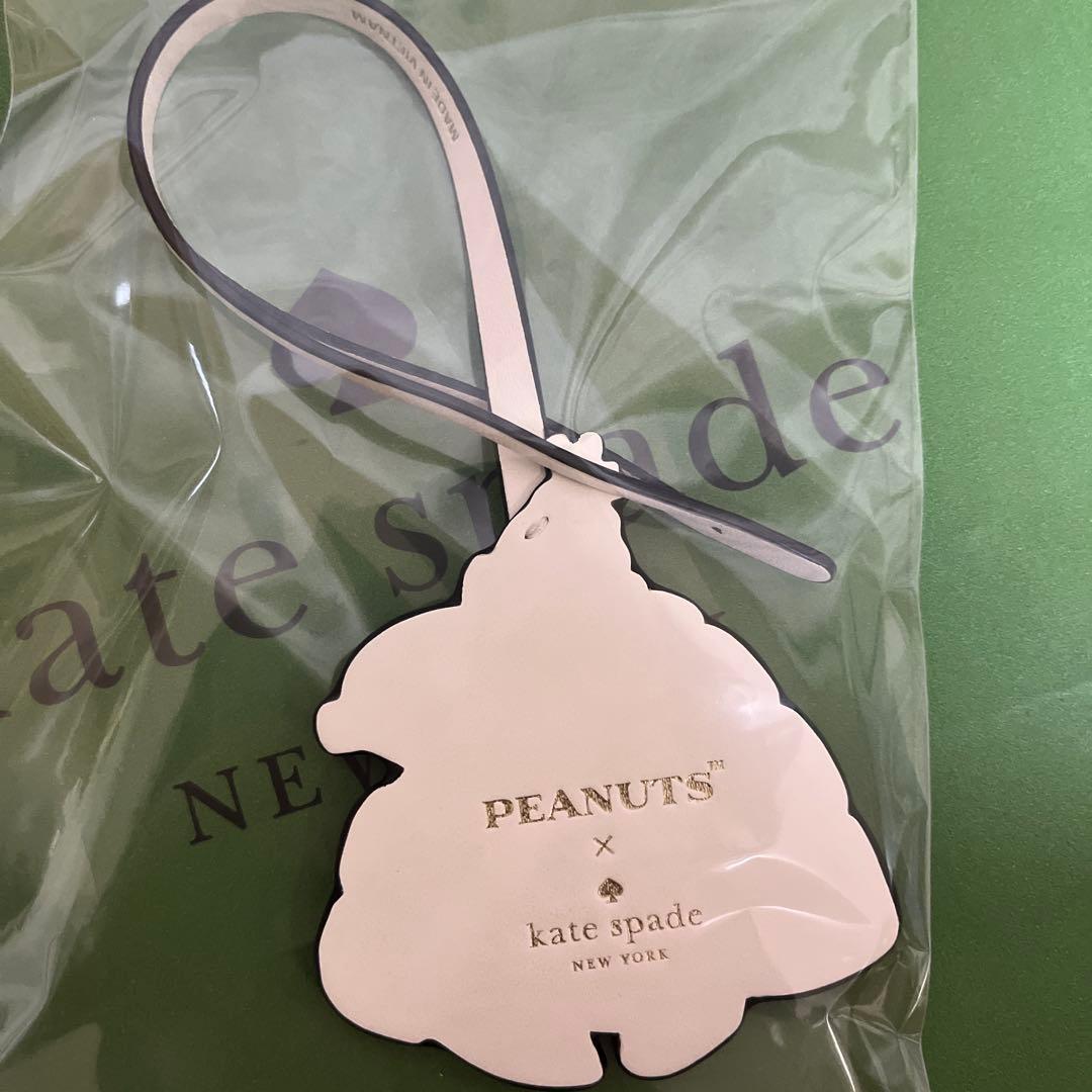 新品＊kate spade ピーナッツ パファー キーフォブ スヌーピー - メルカリ