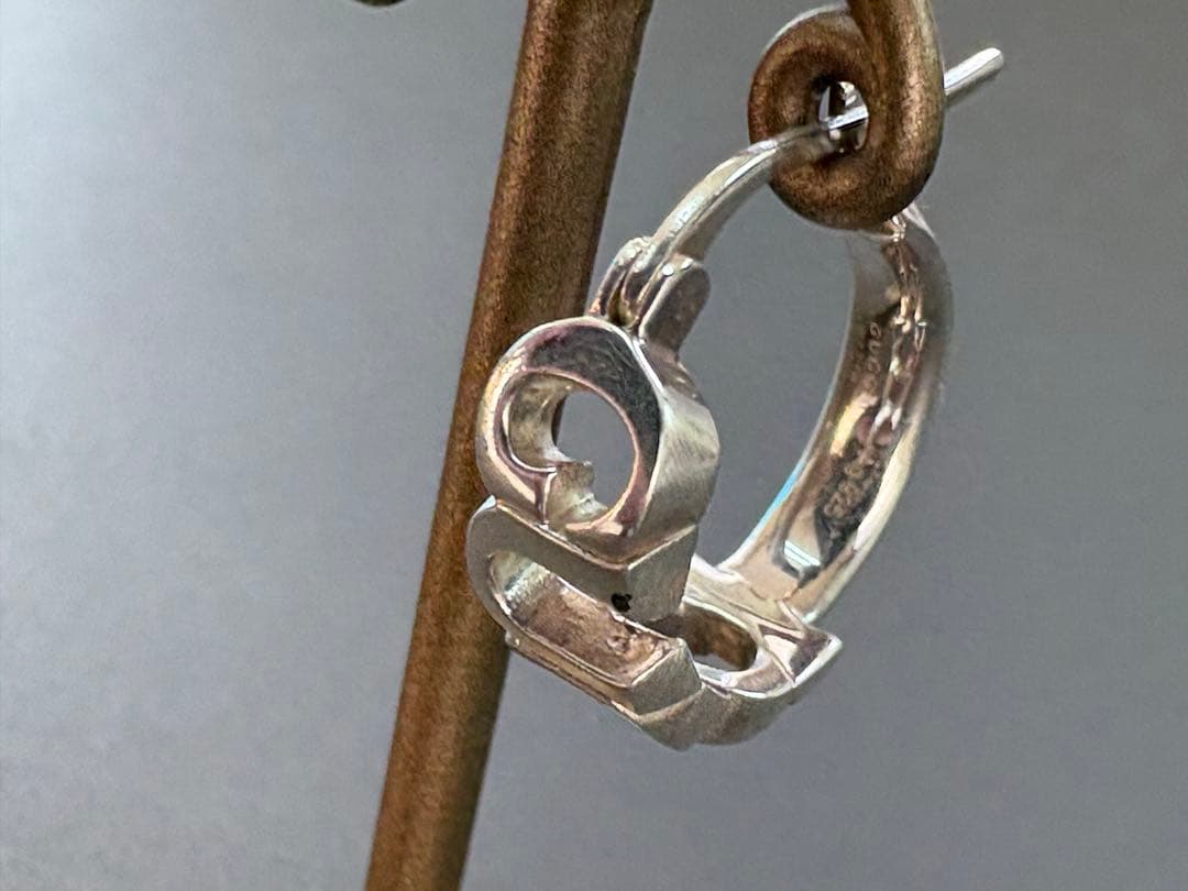 アクセサリー *GUCCI*/ logo foop earring /Ag925/No1542 GUCCI*/ logo foop earring /Ag925/No1542 - メルカリ
