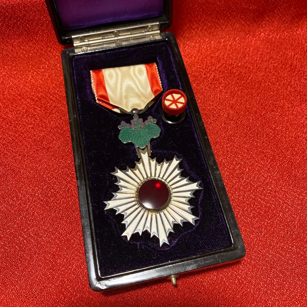 明治勲章 勲六等単光旭日章 千葉県】勲六等単光旭日章(旭日単光章)略章のセットを出張買取しました