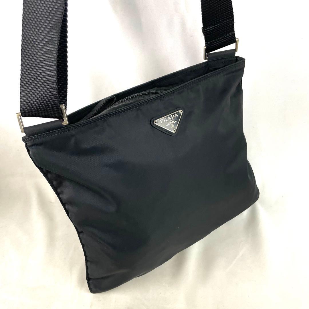 PRADA プラダ ショルダーバッグ ナイロン 三角プレート ロゴ ブラック PRADA（プラダ） 極 美品 三角ロゴ プレート 金具 テスート ナイロン