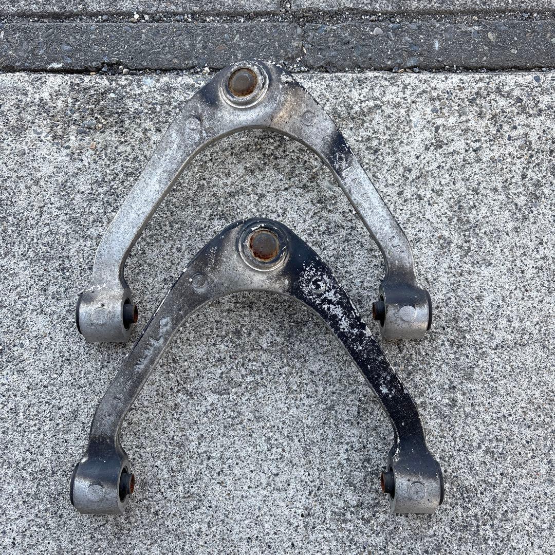 V36スカイライン　アッパーアーム　セダン用 v36スカイライン 純正フロントアッパーアーム セダン用 - メルカリ