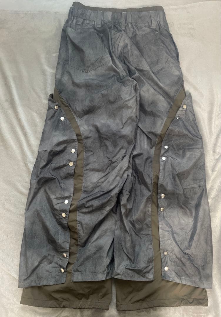 GRANCY ボタンレイヤードデザインナイロンパンツ - メルカリ