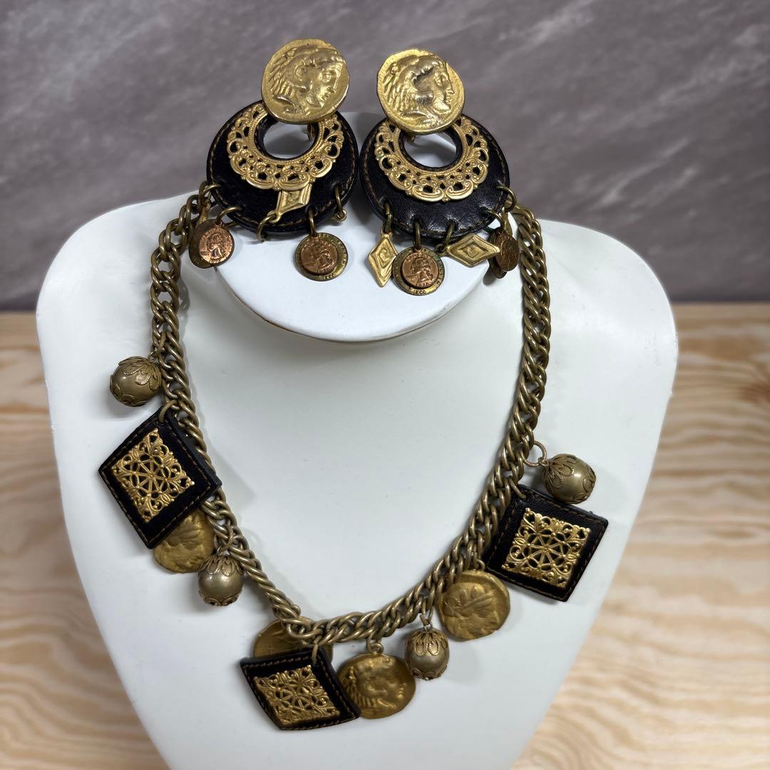 ビンテージ風 ネックレスとイヤリングセット - メルカリ