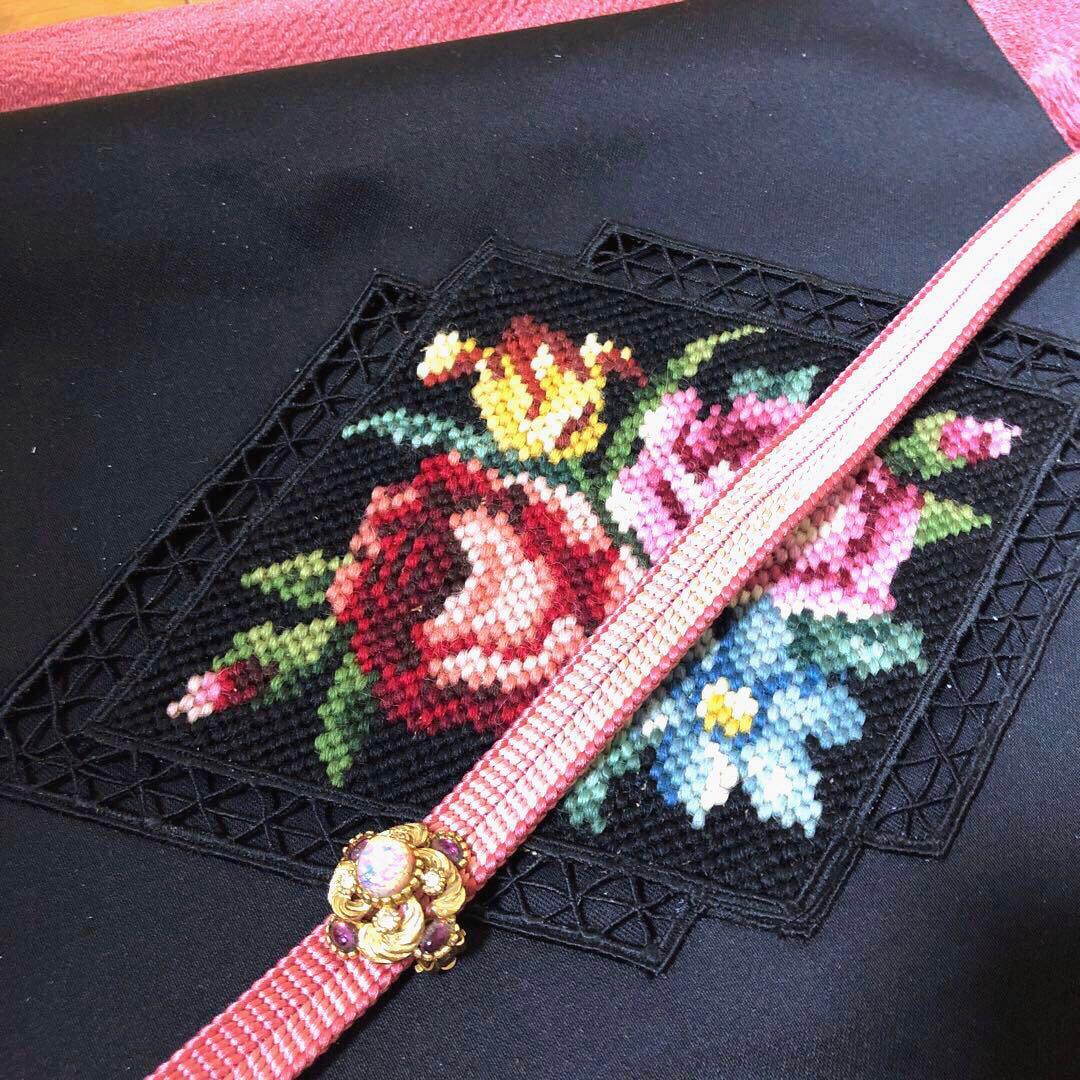 ヴィンテージ正絹名古屋帯カットワーククロスステッチ＋帯締め＋帯揚げ＋帯留 手描友禅 名古屋帯「雲八咫烏」 | 染工房ユキヤオンラインショップ