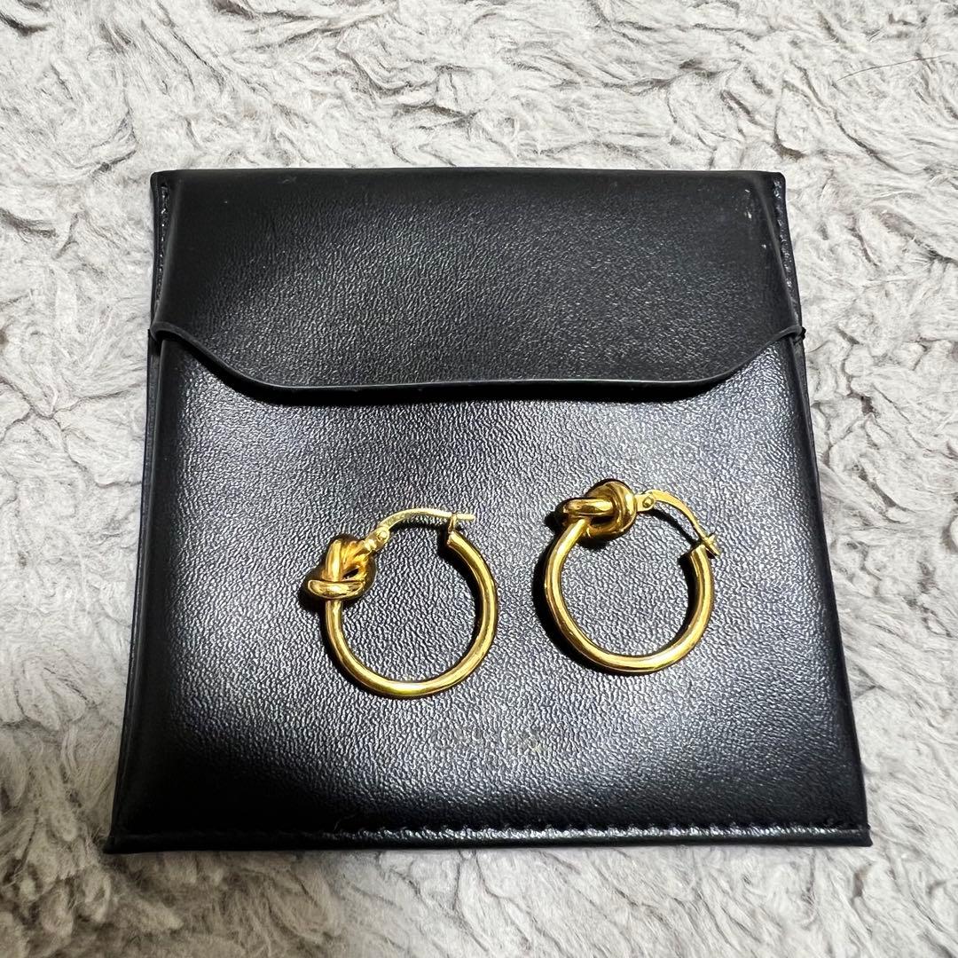 CELINE ノット スモールフープ ピアス（ゴールド） - メルカリ