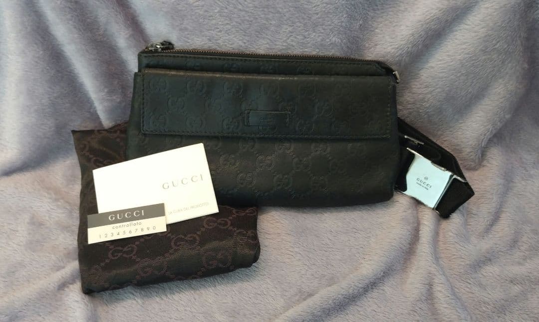 GUCCI　ボディーバッグGG シマレザー黒 グッチシマ グッチ 縦長ボディバッグ 日本限定 GGシマレザー黒 斜掛