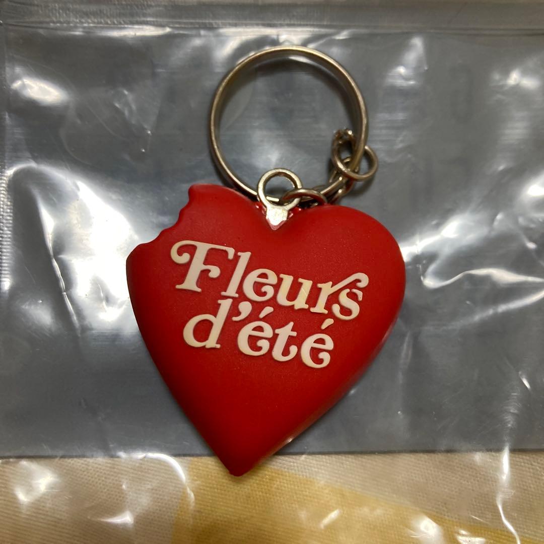 Human made girlsdon't cry キーホルダー - メルカリ