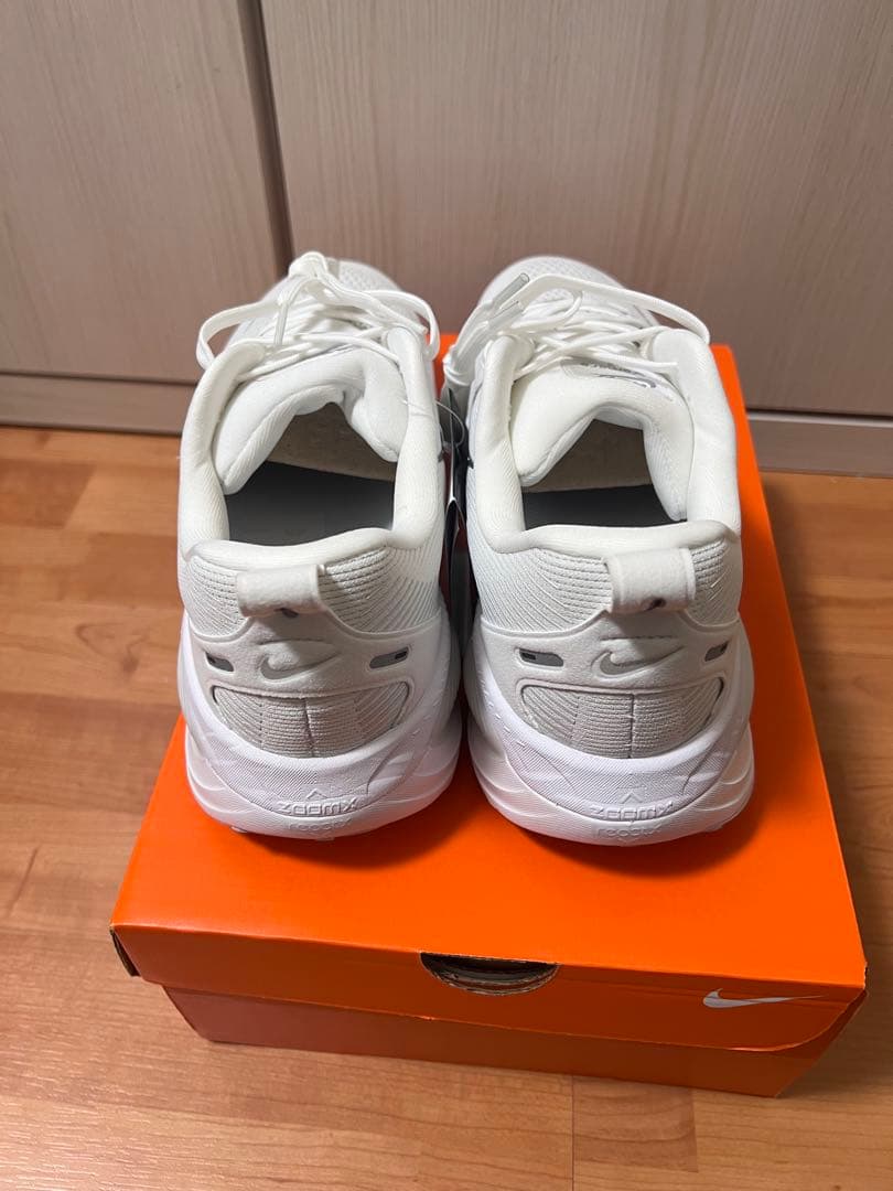 NIKE ナイキ　ズーム　ボメロ18 新品未使用　27.5cm ホワイト