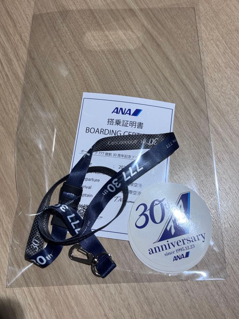 ANA777 30周年記念 搭乗証明、ステッカー、ホルダー&おまけ - メルカリ