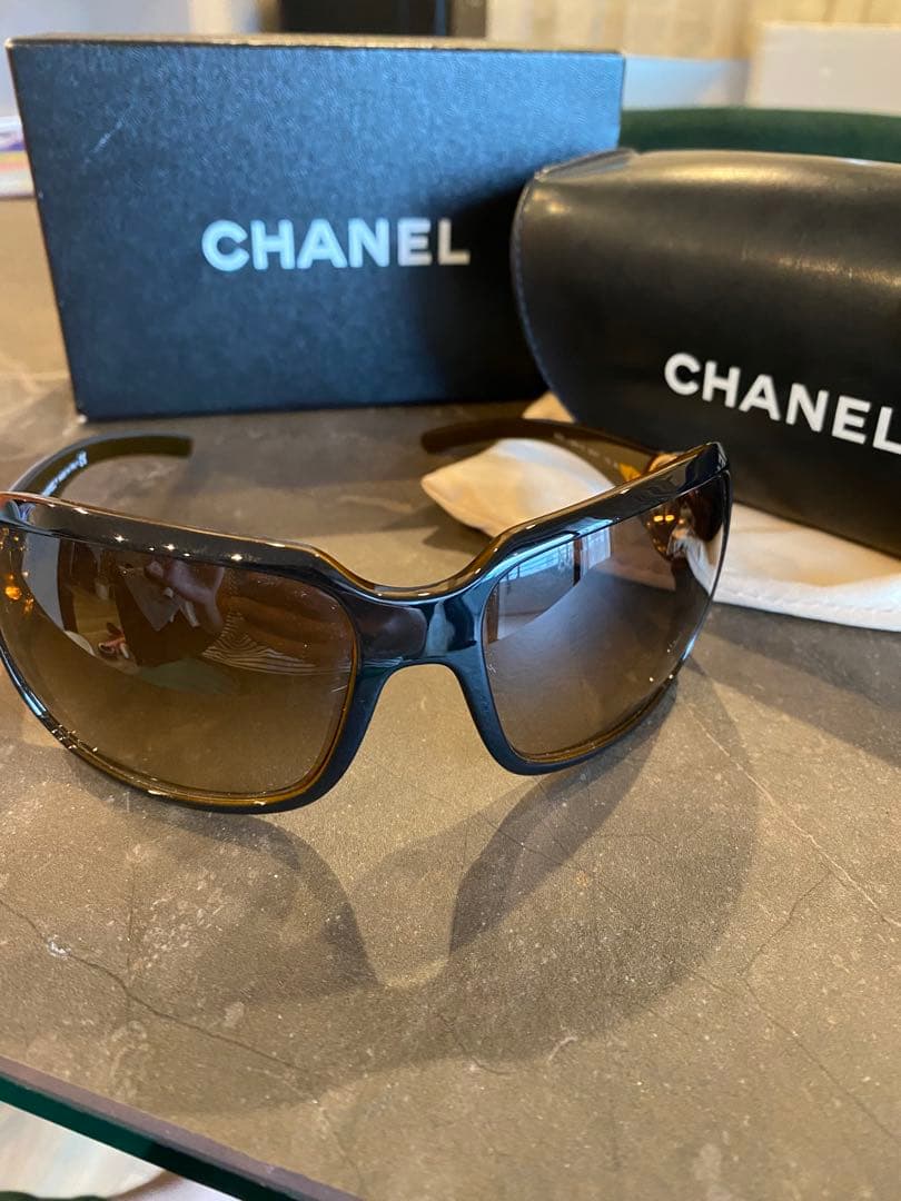 美品 CHANEL サングラス ラウンド型 ロゴ ゴールドロゴ ブラウン 楽天市場】CHANEL シャネル サングラス デニム ロゴ ココマーク