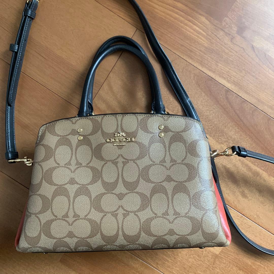 せいママ　⭐︎ COACH ロゴ入りショルダーバッグ ベージュ COACH（コーチ） ショルダーバッグ シグネチャー キャンバス モリー