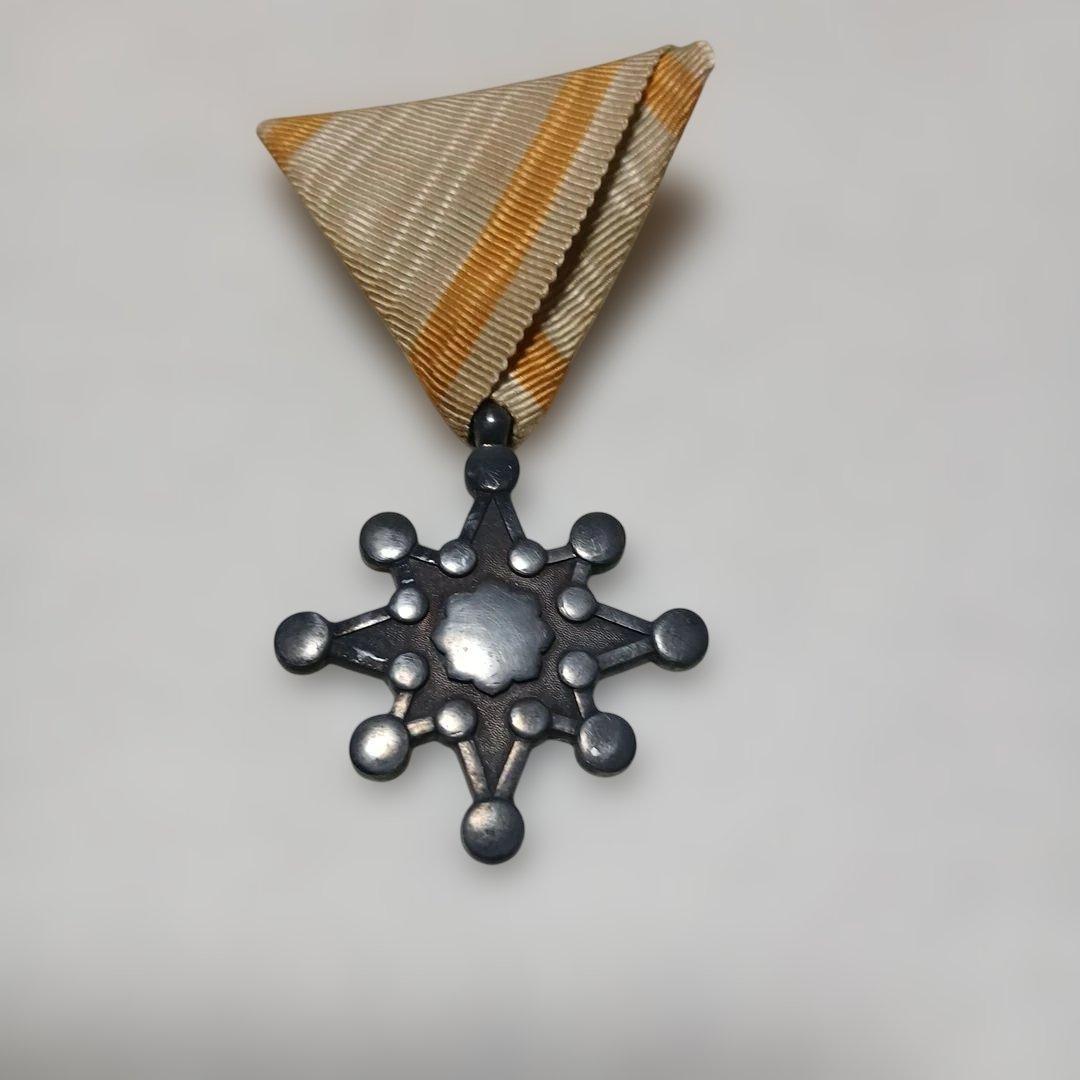 純銀】勲章 勲八等瑞宝章 共箱無し 旧日本軍 コレクション 現状品