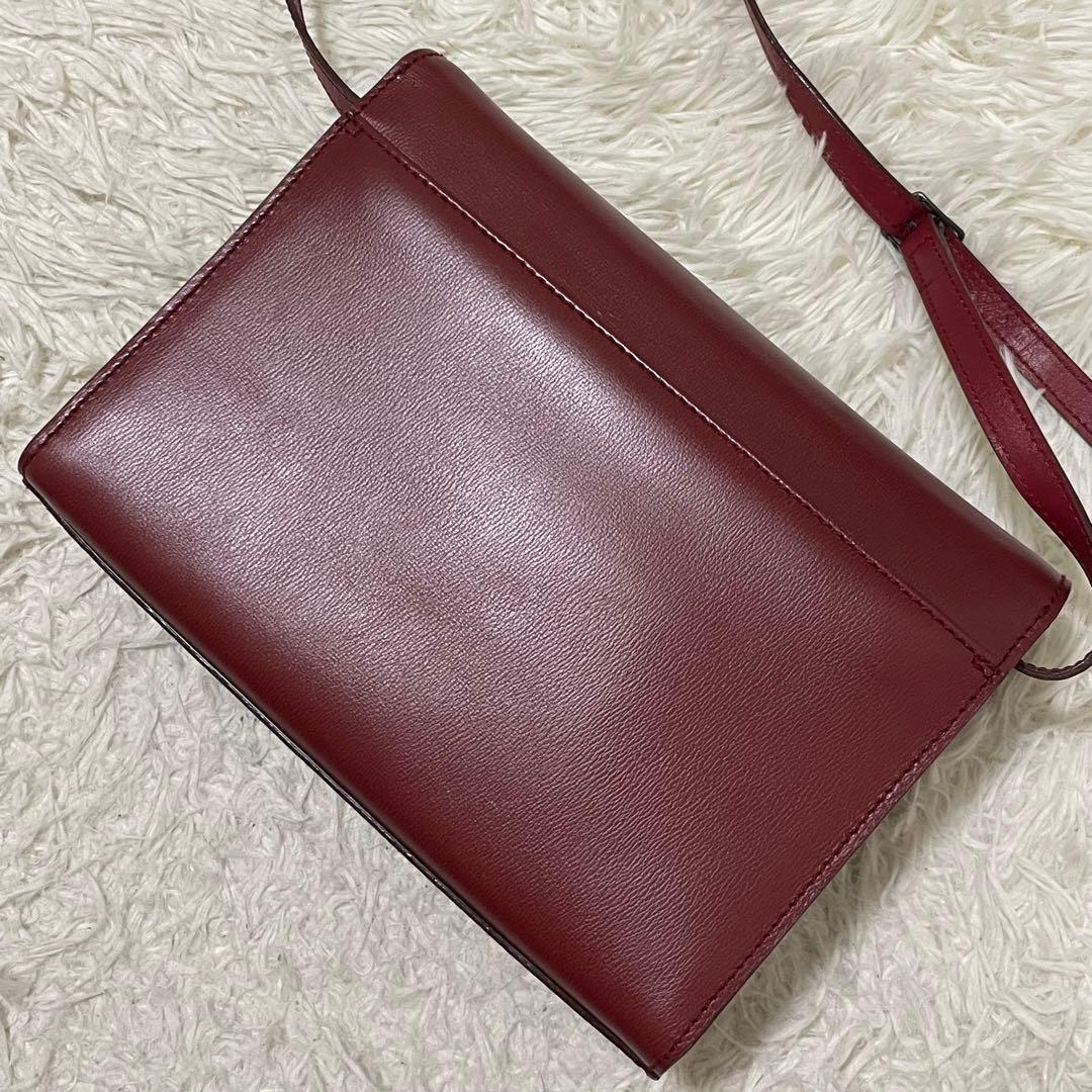 美品 フェラガモ カメラバッグ レッド シルバー金具 ロゴ刻印