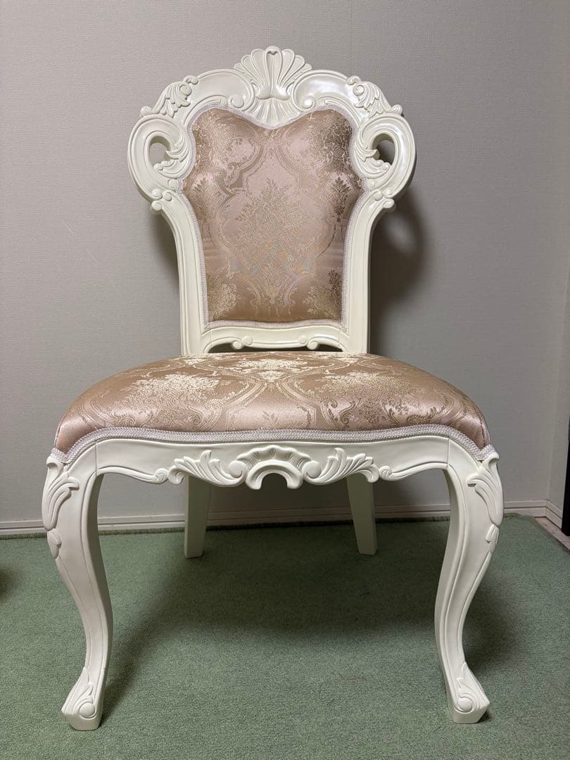 4.クラシック ホワイト ダイニングチェア 美品 4脚持っています。