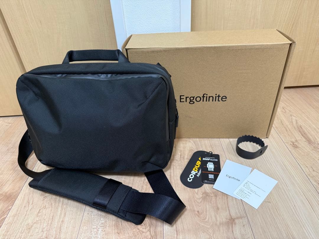 バッグ Ergofinite THE TOKYO TECHPACK SLING ガジェット特化な抜群スリングバッグ！iPad持ちに最適なErgofinite