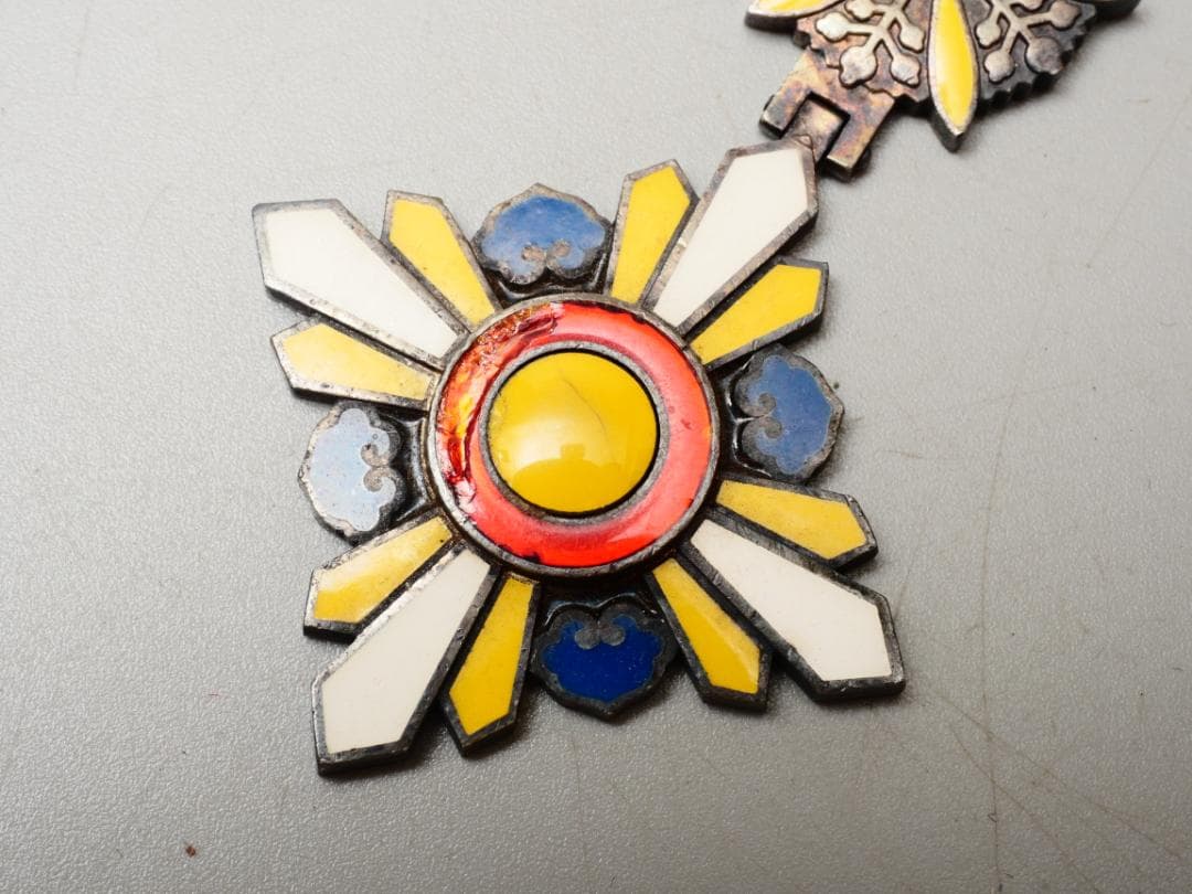 満州国 勲六位景雲章 勲章 徽章 略綬付 共箱付 - メルカリ