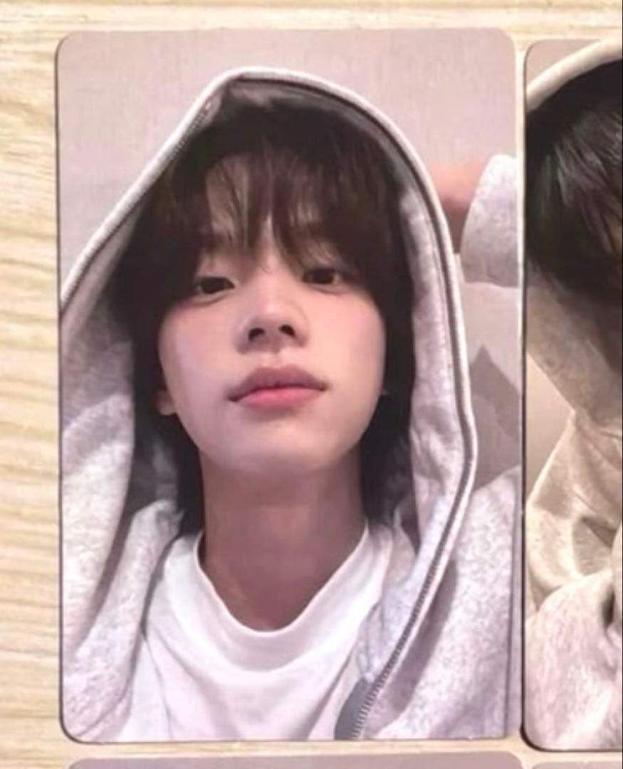 TWS シニュ Sparkling Blue パーカー特典 トレカ - メルカリ