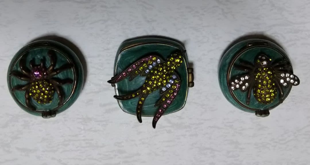 アンティーク　ピルケース.３点セット ピルケース 丸型 （3区画） アンティーク調 B385-3｜パーツ材料の通販