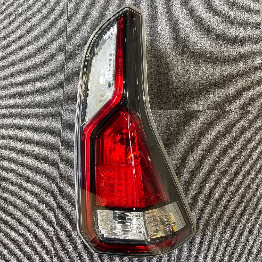 ニッサン　セレナ　リヤコンビネーションランプユニット　右 日産 純正 セレナ 《 HC26 》 右テールランプ 26550-1VM0B P71100