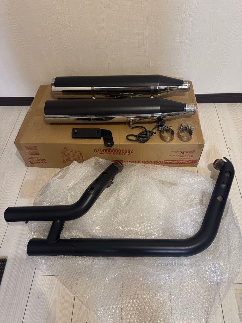 FXLRST／純正マフラー／ローライダーST/ソフテイル スターモーターサイクル ハーレーM8 FXLRST（ソフテイルローライダーST