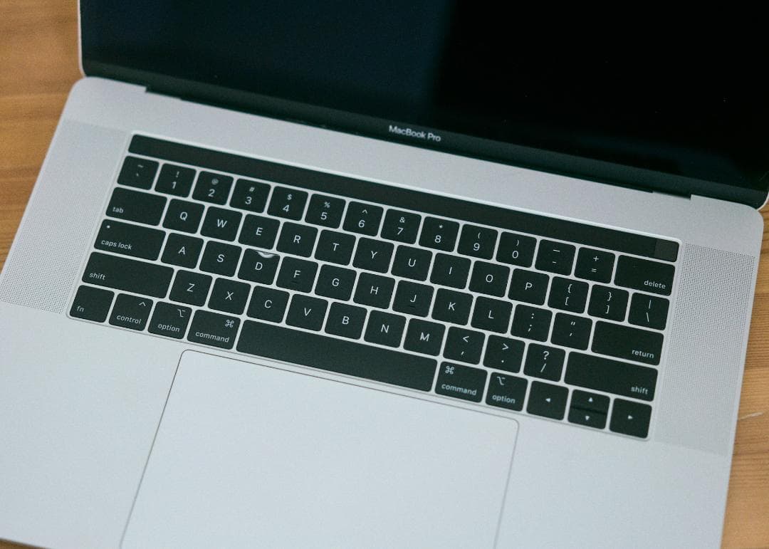 MacBook Pro 15インチ 2018 シルバー【ジャンク扱い】 - メルカリ