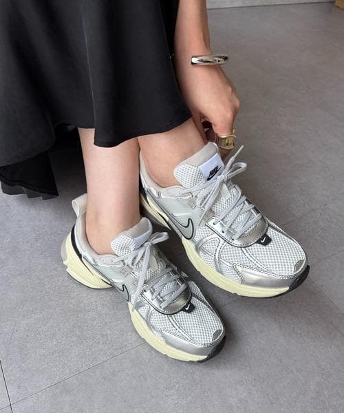 【ほぼ新品】23.5cm Nike WMNS V2K Run グレー スニーカー