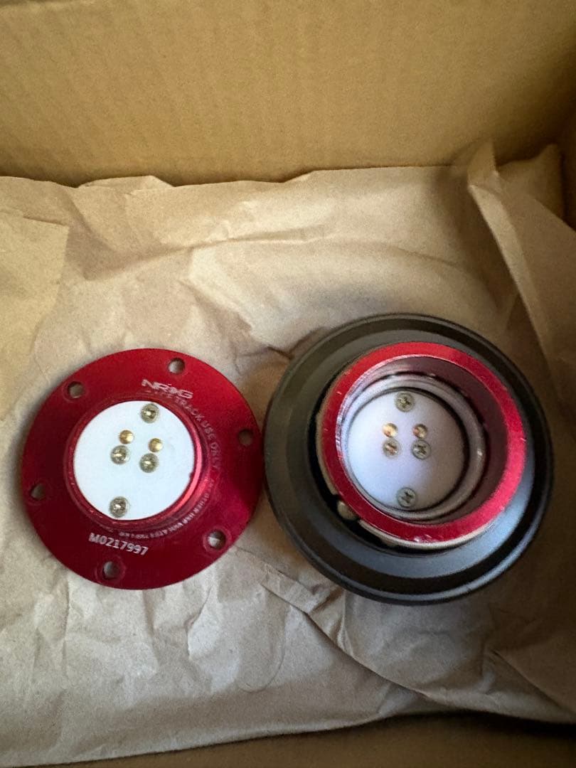 NRGクイックリリース NRG（エヌアールジー） ブラックボディ&カーボンファイバーリング