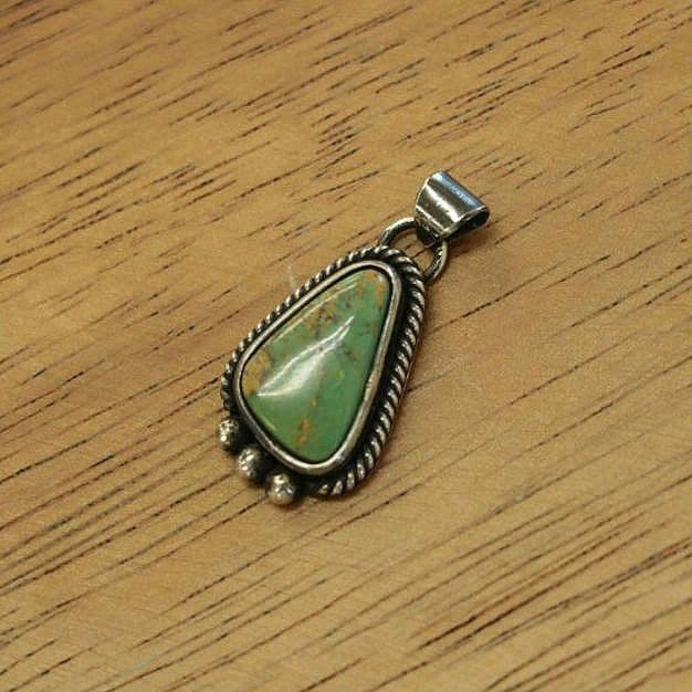 キングマンターコイズペンダント　インディアンジュエリーテイストネックレス キングマン ターコイズ ヴィンテージコイン シルバー ネックレス