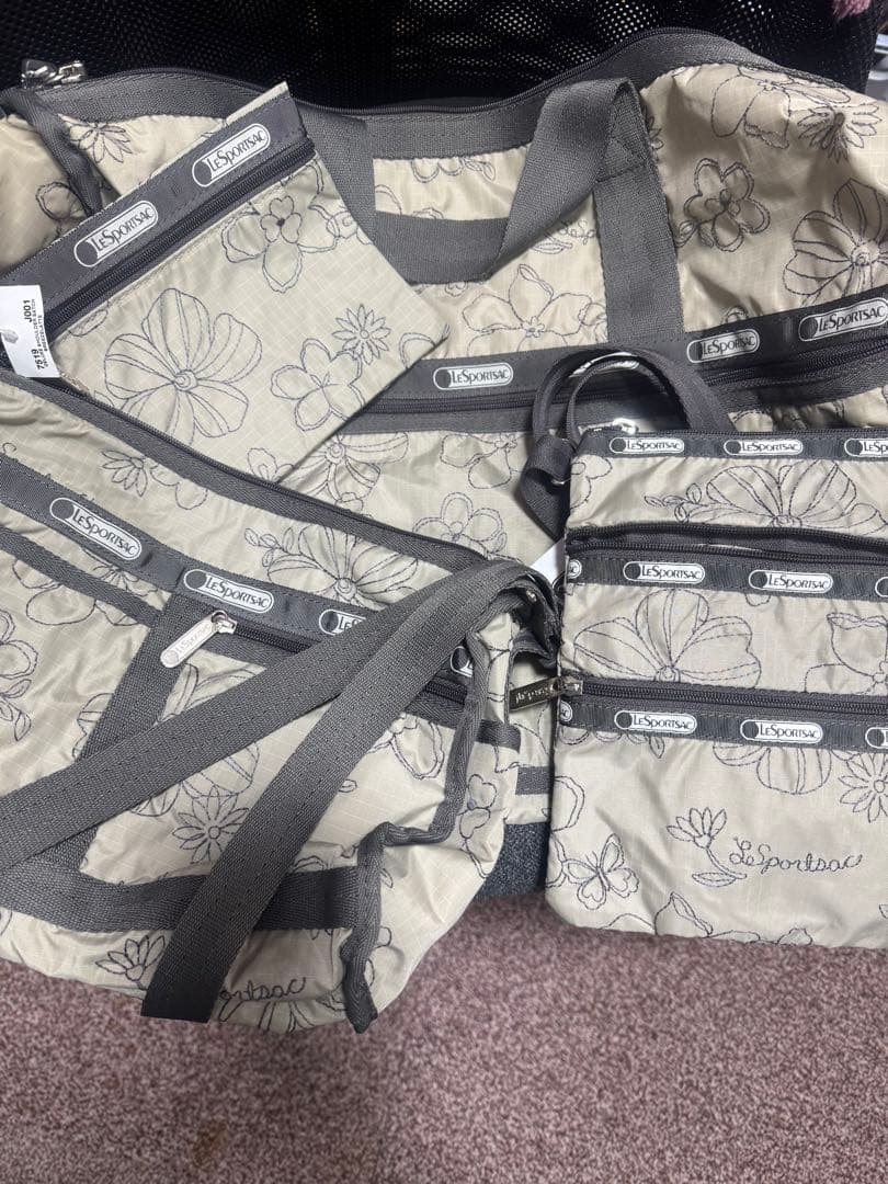 LeSportsac 花柄 ボストンバッグ 大容量バック、ポーチセット✨ LeSportsac 花柄ボストンバッグ 旅行 マザーズ 大容量 超軽量 美品