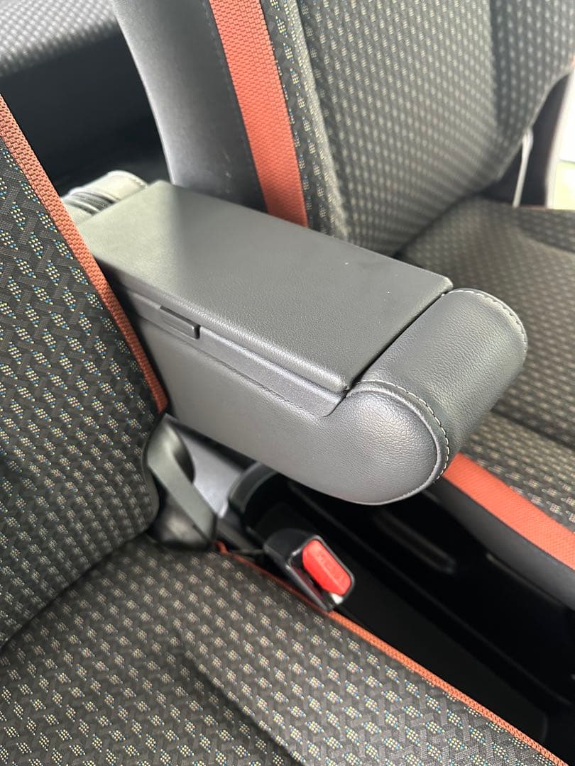 スズキ純正　オプション　レザー　アームレスト　ハスラー　MR52S MR92S スズキ純正 オプション レザー アームレスト ステッチ ハスラー MR52S