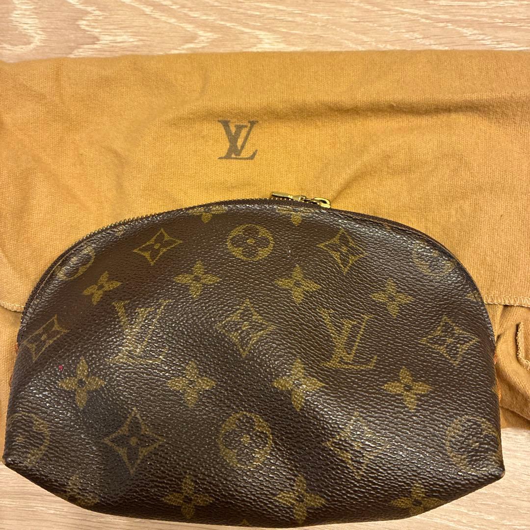 Louis Vuitton ポーチ LOUIS VUITTON Coussin Pochette Monogram Embossed Leather Crossbody Bag