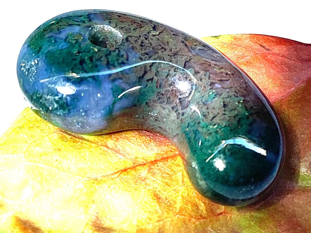 ✳国内の出雲めのう【碧玉】の最高峰勾玉でしょう‼️ 天然石 浮き草文様