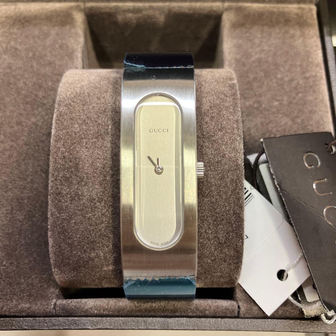 GUCCI 2400S シルバーバングル 文字盤シルバー 箱 カード タグ付