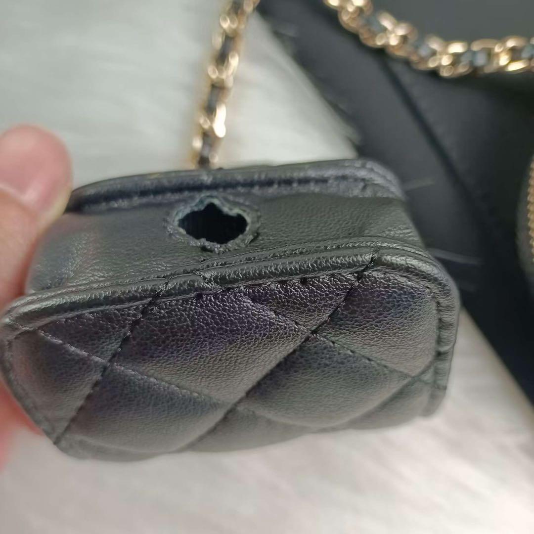 CHANELイヤーズギフト非売品AirPodsケース バッグチャーム ノベルティ