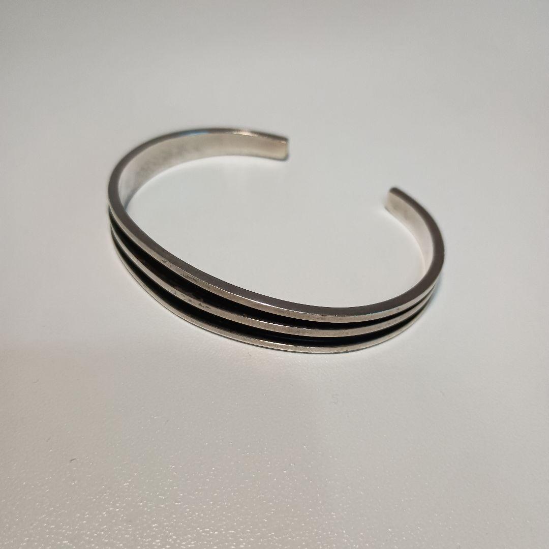 【ナバホ】トムホーク　2ラインバングル　インディアンジュエリー　シルバー 楽天市場】TOM HAWK トムホーク 【 2 line V-shaped Bangle 13mm / 2
