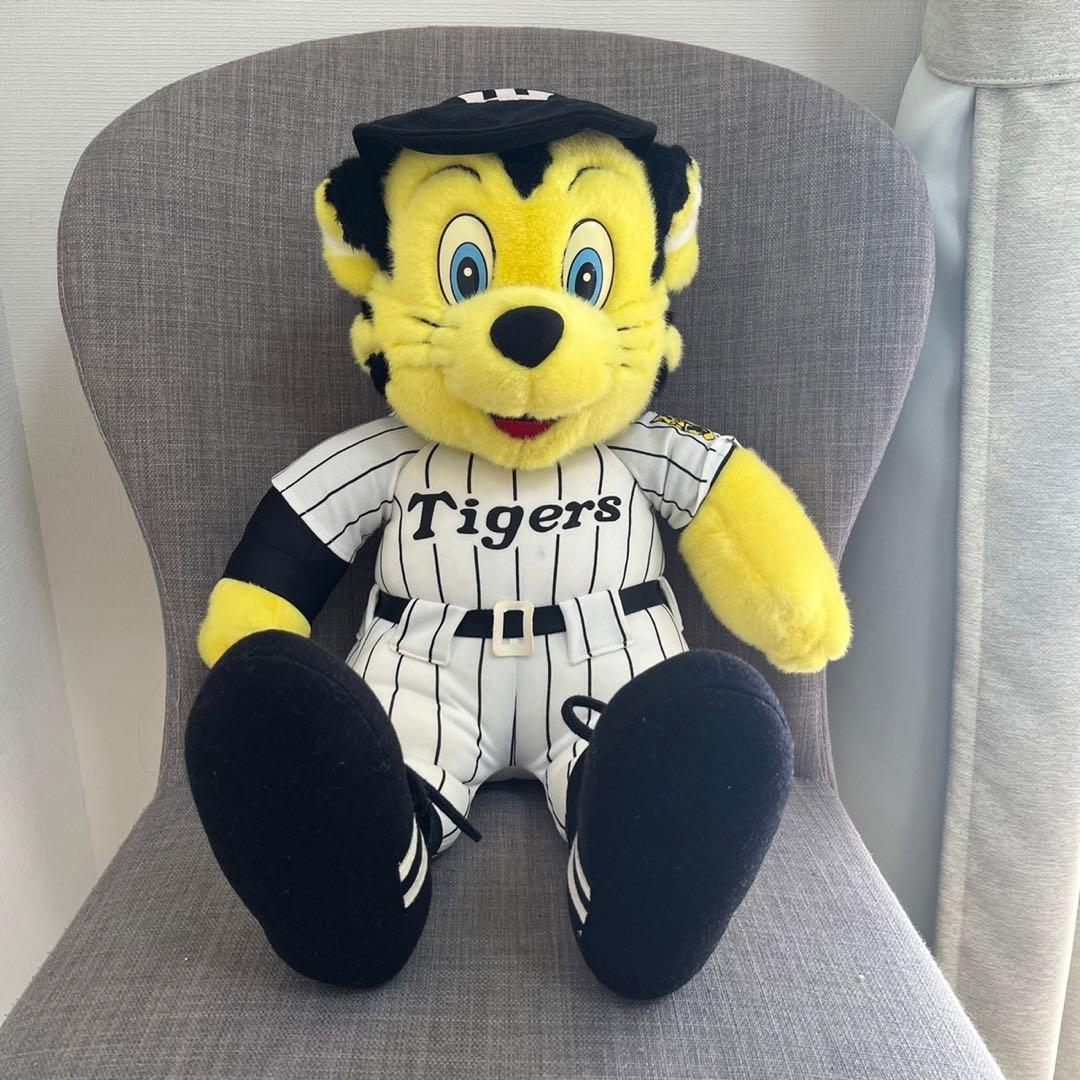 匿名配送 阪神タイガース トラッキーぬいぐるみ Lサイズ - メルカリ