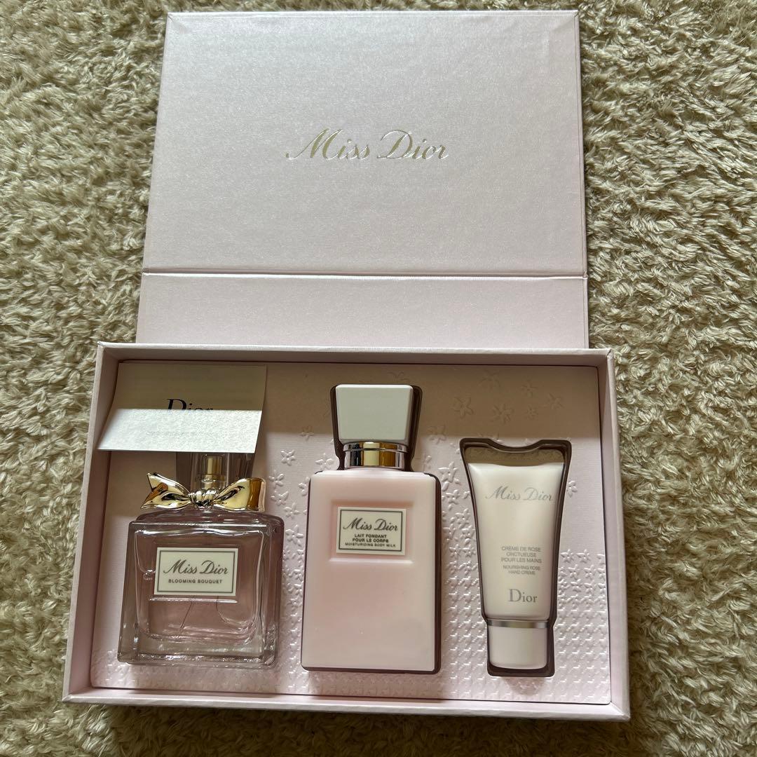 Miss Dior Blooming Bouquet セット DIOR 2-Pc. Miss Dior Blooming Bouquet Eau de Toilette Limited