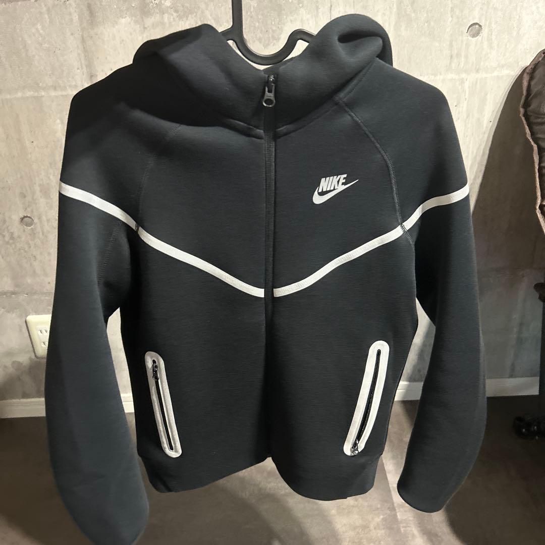 NIKE ナイキ テックフリース 黒光る - メルカリ