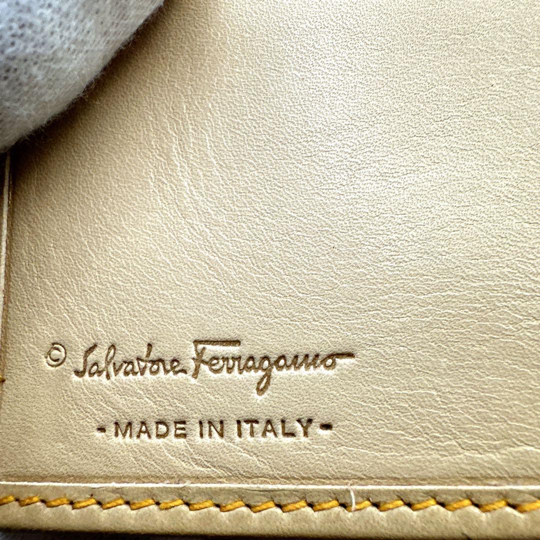 希少・激レア サルヴァトーレ フェラガモ アニマル 花柄スカーフ