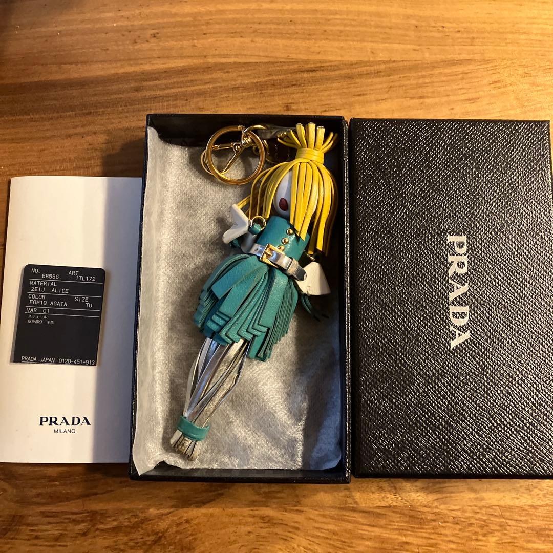 PRADA アリスキャラクターキーホルダー ディズニー インスタントフォトキーホルダー（ふしぎの国のアリス