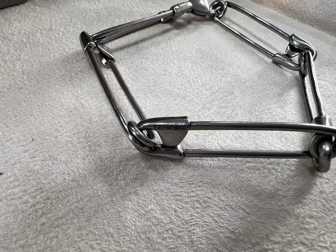 BALENCIAGAバレンシアガ 新品同様 メタル安全ピンブレスレット - メルカリ