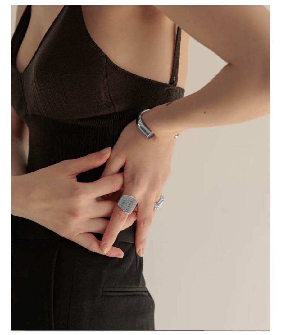 heres(ヒアーズ) HORN BANGLE シルバー バングルの通販はau PAY