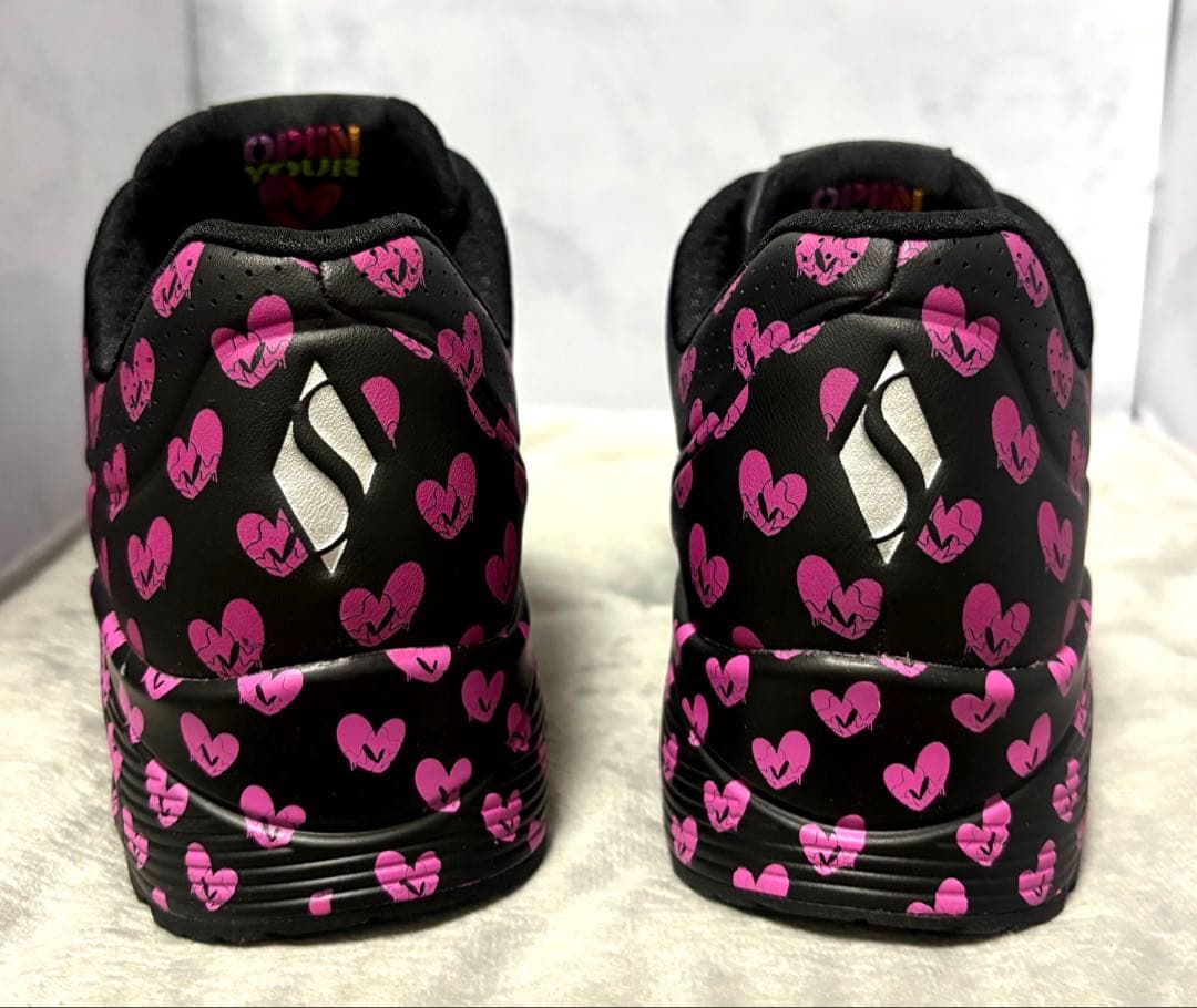 新品激レアスケッチャーズ24.5コラボスニーカーカラフルハート UNO