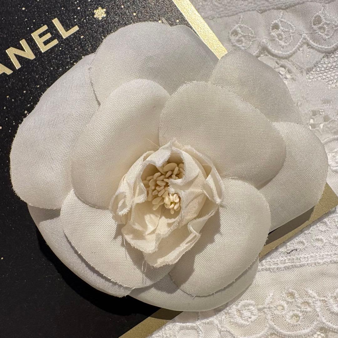 vintageCHANEL ホワイトカメリアブローチ - メルカリ
