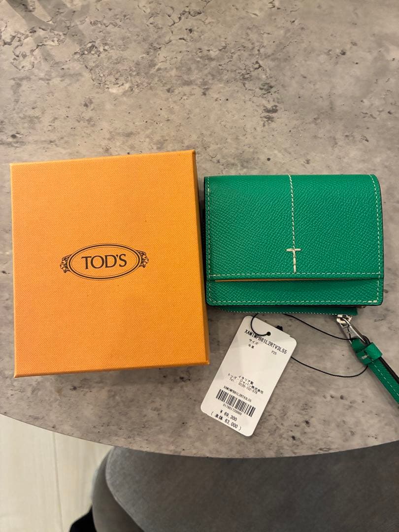 最終値下げ　ロンハーマン×TOD'S 二つ折り財布 グリーン 12月21日は今年最後の“最強開運日”「ロンハーマン×トッズ」の新作財布