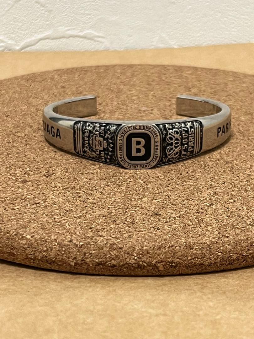 BALENCIAGA バングル PARIS 75007 値段交渉受付 BALENCIAGA バングル PARIS 75007 値段交渉受付 - メルカリ