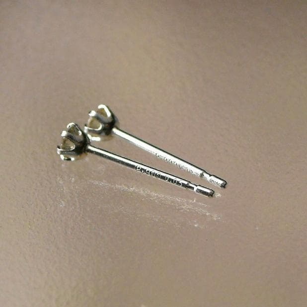 Pt900 プラチナ 天然ダイヤモンドピアス0.1カラット（0.05X2)1ペア