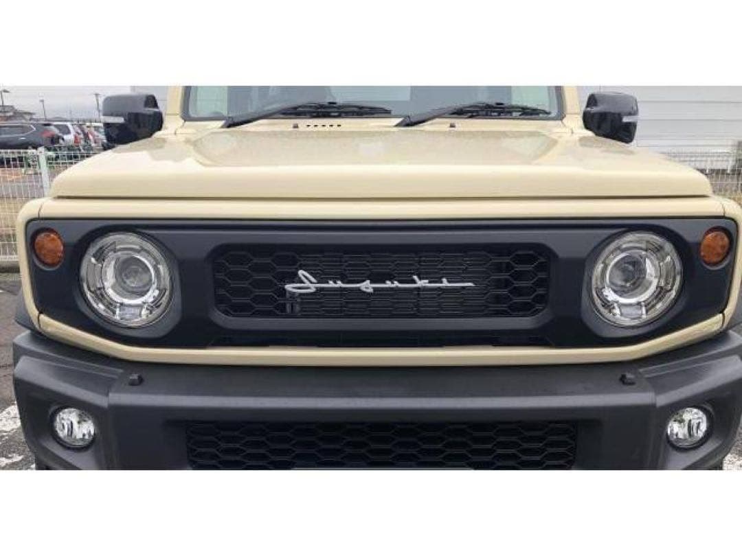 ジムニー JB64W JB/JC74W フロントグリル 筆記体ホワイトエンブレム