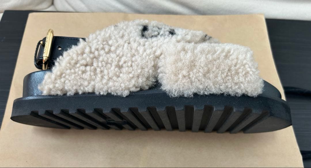 LOUIS VUITTON ルイヴィトン ロゴ刺繍サンダル 秋冬用 36.5の通販はau